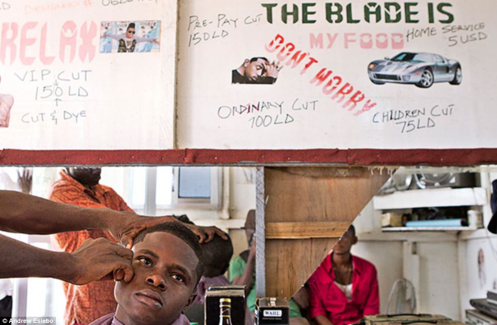 リベリアのこの理髪店